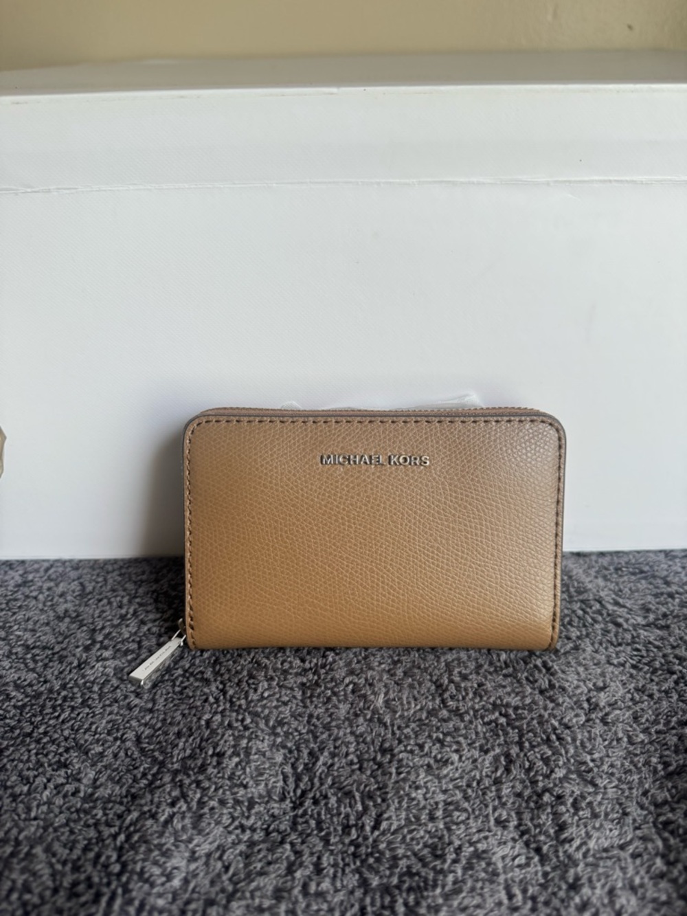 Michael Kors Jet Set Small Zip Around Card Case in Husk/Camel